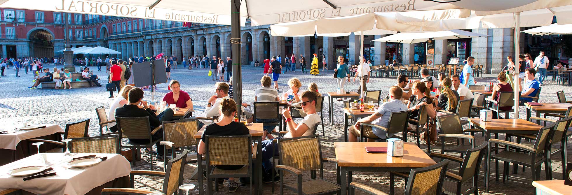 Konferensresa med kaffepaus på Plaza Mayor Madrid Spanien