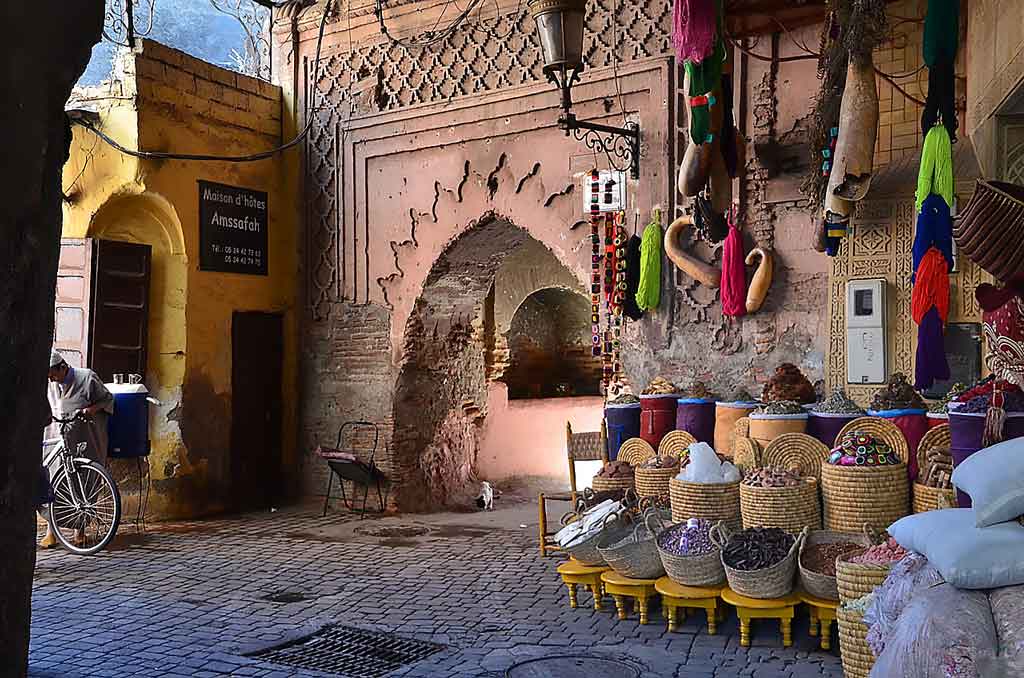 Res och upptäck Marrakech spännande marknader